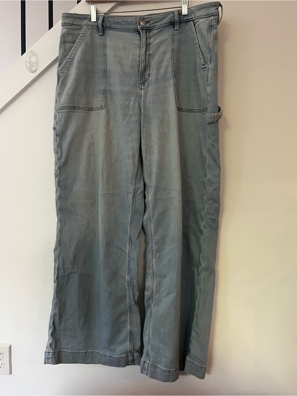 American Eagle Light Wash Denim Jeans